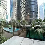 Sky Suites Blush 3Br Suite At Klcc