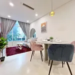Sky Suites Blush 3Br Suite At Klcc